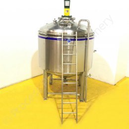 8085 2500 Ltr Insulated Tank With Mixer 1