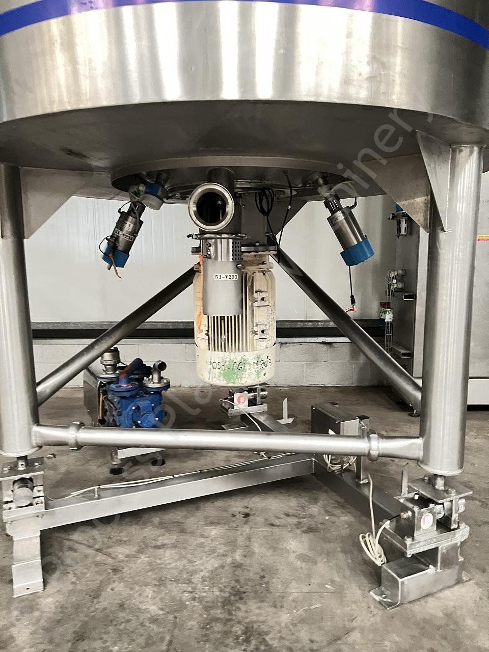 Used 6,000 Ltr Vacuum Rated Tank with TopMounted ContraRotating